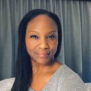 Meet your Posher, Yolanda